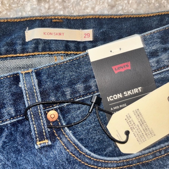 NWT Aritzia Levi’s icon skirt - Picture 3 of 4